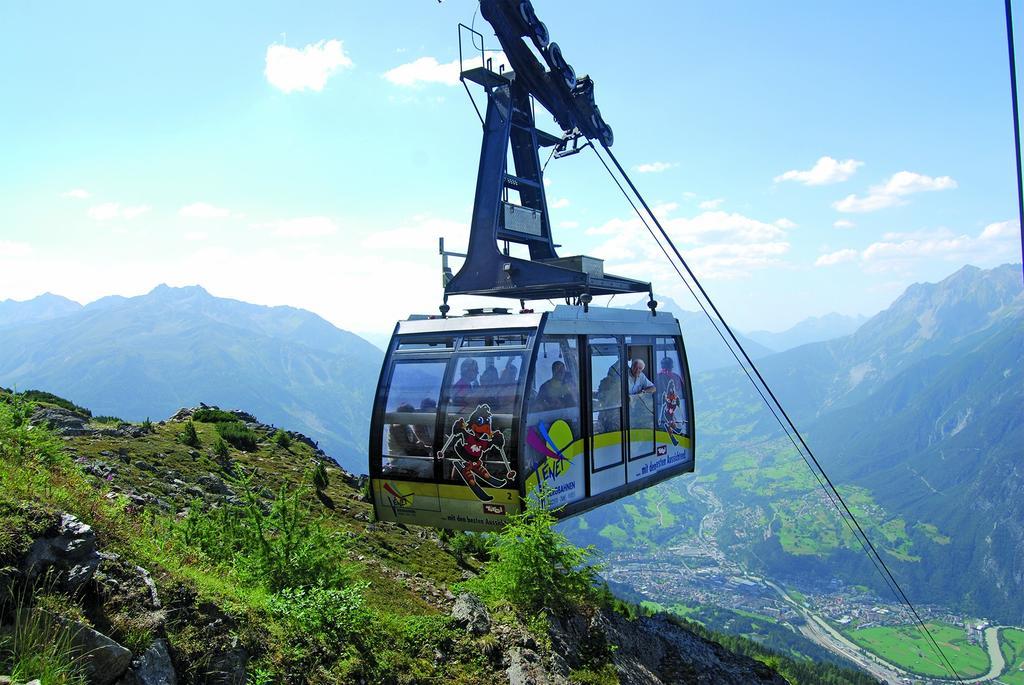 Hotel Jägerhof Zams Exteriör bild