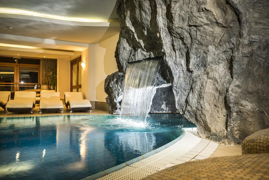 Hotel Jägerhof Zams Exteriör bild